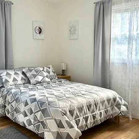 Cozy Rooms Near Busch Gardens
